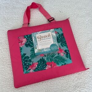 New with tags - Beach zipper blanket
